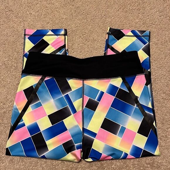 FILA SPORT SIZE LARGE CAPRI LEGGINGS - Picture 5 of 6